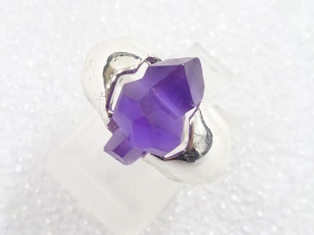 JAPANESE KIMONO / ANTIQUE COLORED STONE RING (SIZE 11)